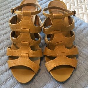 Kenneth Cole yellow gold ankle strap sandal/heels